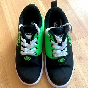 💚🦖 HEELY’S!! Boys youth